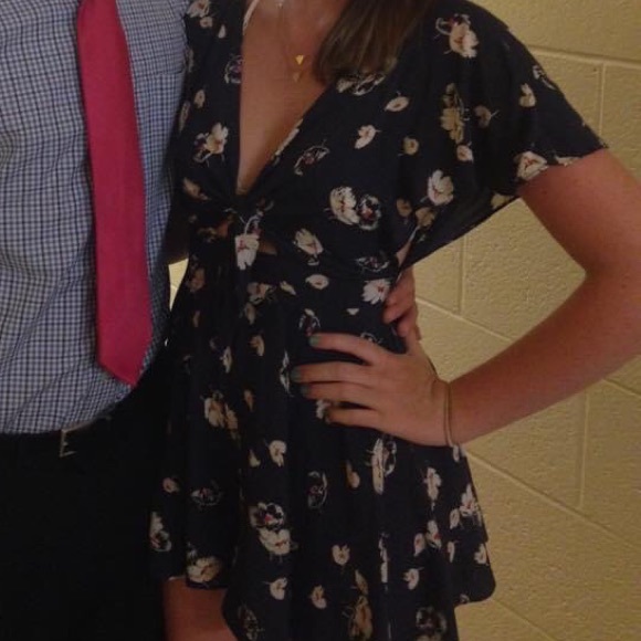 Navy Floral Romper - Picture 2 of 2